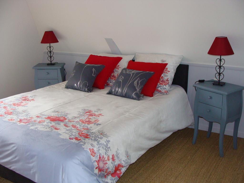 Le Vieux Castel Bed & Breakfast Goustranville Oda fotoğraf