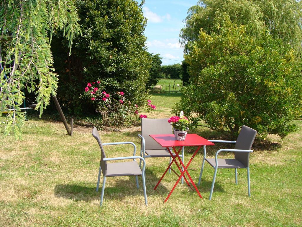 Le Vieux Castel Bed & Breakfast Goustranville Dış mekan fotoğraf