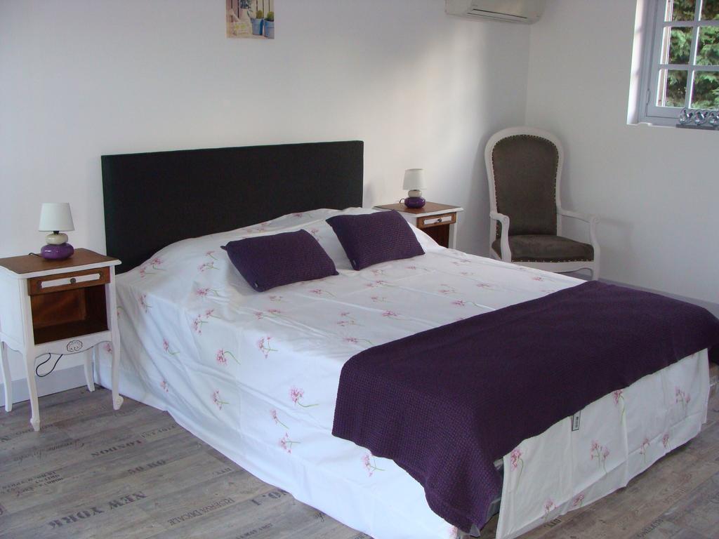 Le Vieux Castel Bed & Breakfast Goustranville Oda fotoğraf