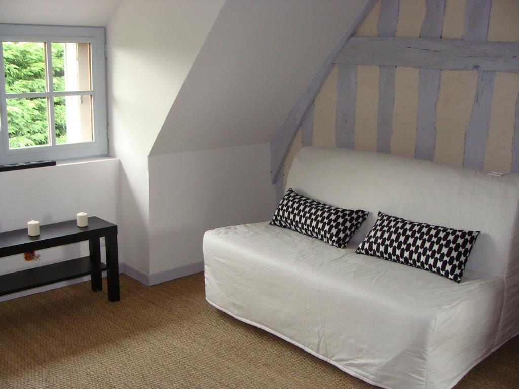 Le Vieux Castel Bed & Breakfast Goustranville Oda fotoğraf