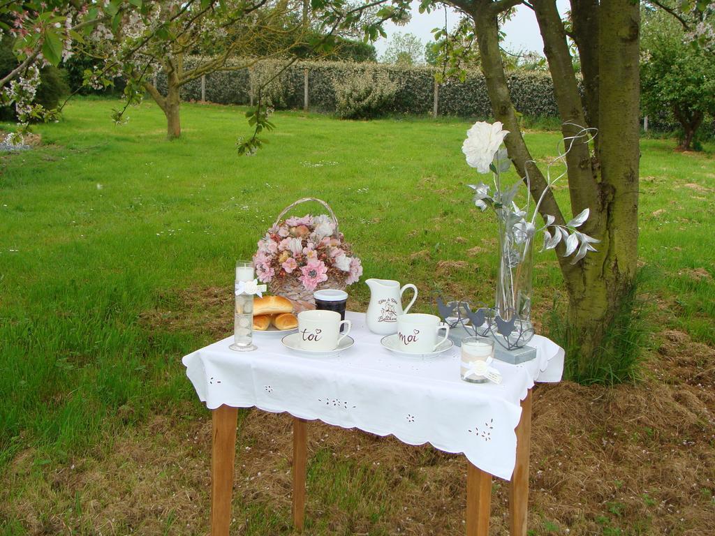 Le Vieux Castel Bed & Breakfast Goustranville Dış mekan fotoğraf