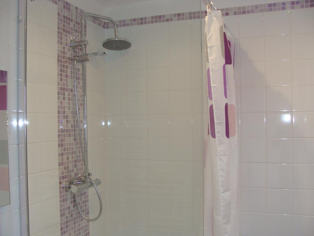 Le Vieux Castel Bed & Breakfast Goustranville Dış mekan fotoğraf