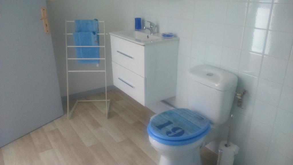 Le Vieux Castel Bed & Breakfast Goustranville Dış mekan fotoğraf